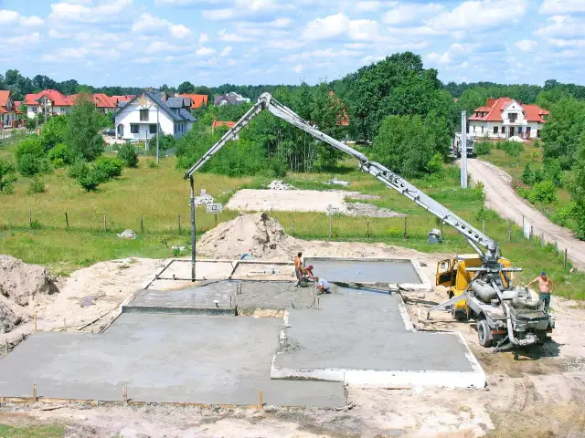 Jaki beton na wylewkę na gruncie? Wybierz najlepszy dla swojego domu
