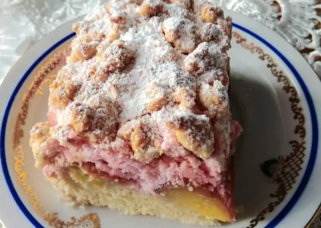 Pyszny przepis na ciasto ze śliwkami i kisielem, które zachwyci każdego