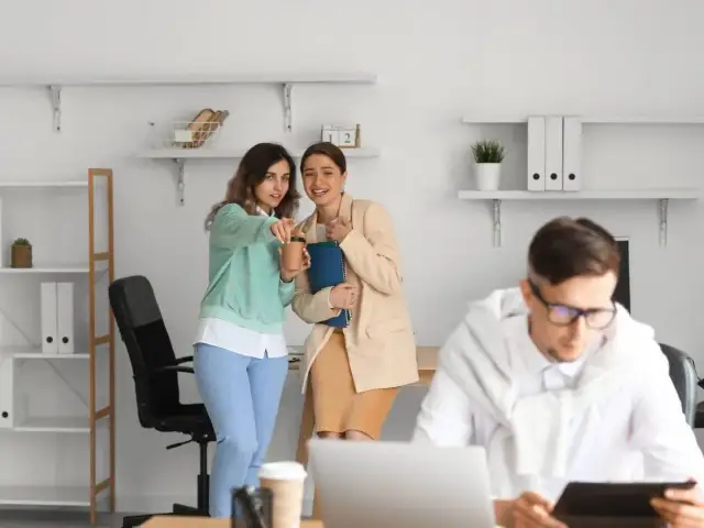 Cytaty o ludziach którzy obgadują – zrozumienie ich motywacji i skutków