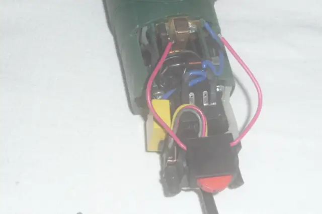 Skuteczne podłączenie regulatora obrotów do szlifierki kątowej - poradnik