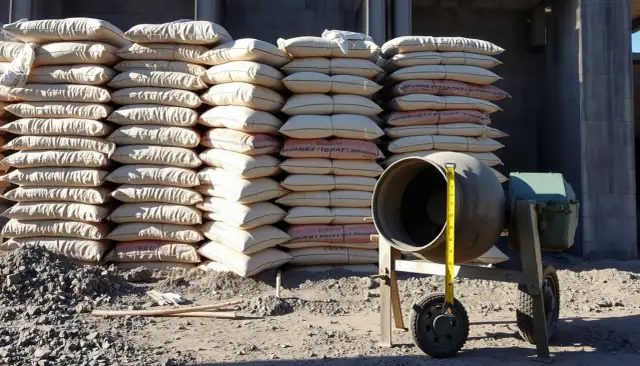 Ile cementu na betoniarkę 250l - kluczowe proporcje dla B20 betonu