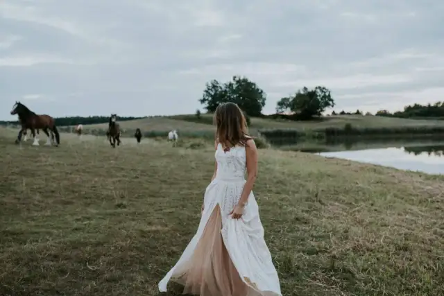 Suknia ślubna dla szerokich ramion - unikaj błędów w wyborze