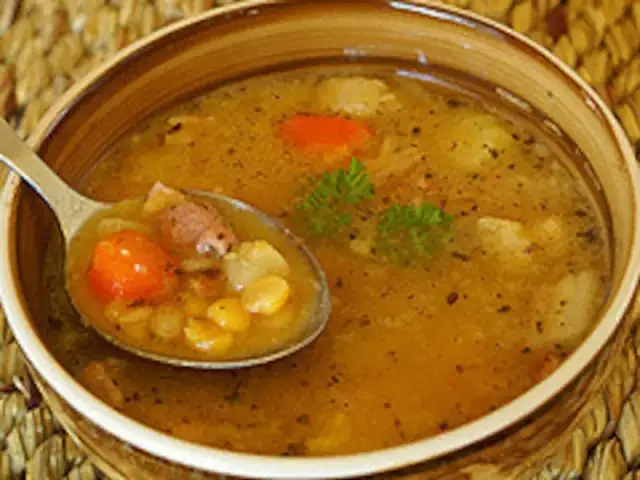 Jak zrobić zupę grochową - prosty przepis, który zachwyci smakiem