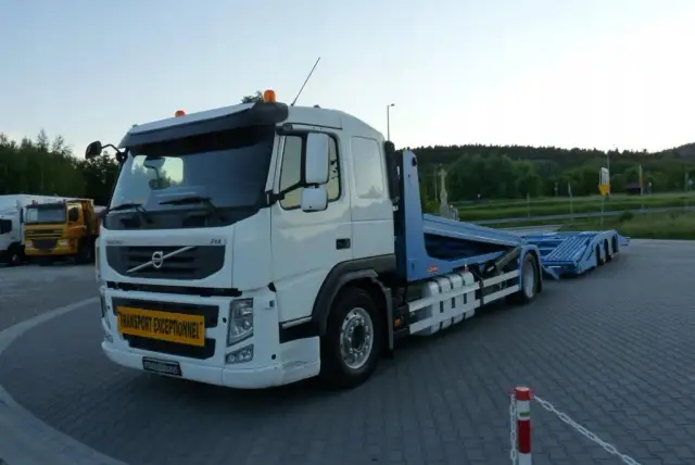 Ile można jechać z lawetą na autostradzie? Przepisy i kary za przekroczenie prędkości