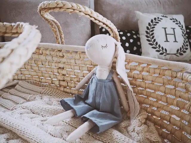 Od kiedy przytulanka dla niemowlaka? Kluczowe momenty rozwoju dziecka