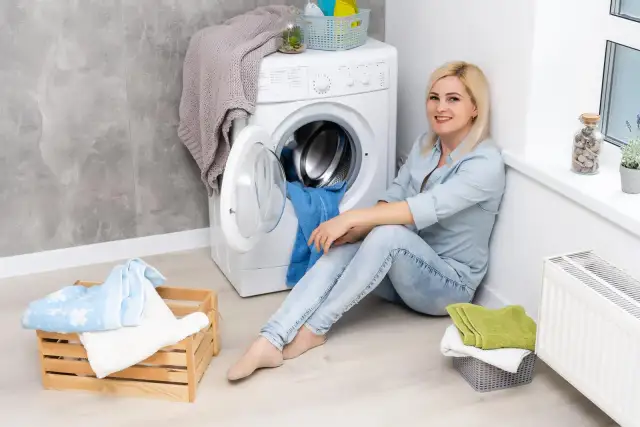 Jak wyprać poduszki z kanapy bez ryzyka uszkodzenia materiału