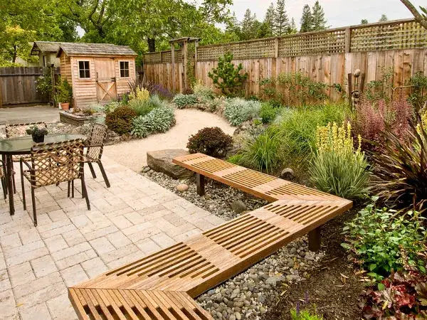 Alternatywy dla trawy w ogrodzie - piękne rośliny i materiały