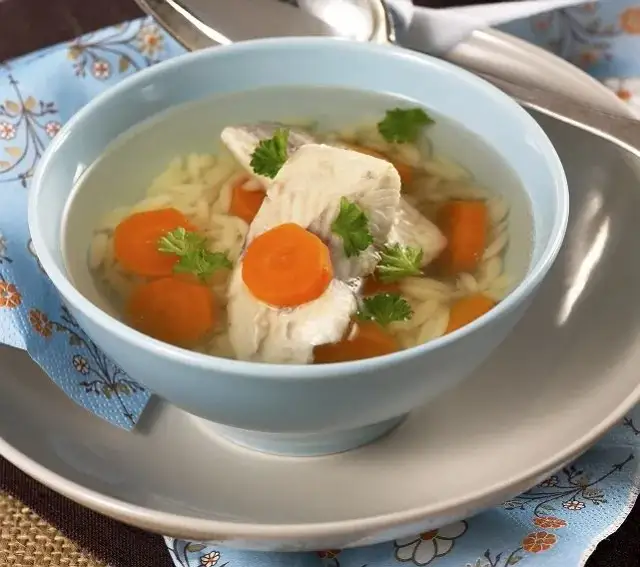 Zupa klarowna co to znaczy: poznaj sekrety perfekcyjnego rosołu