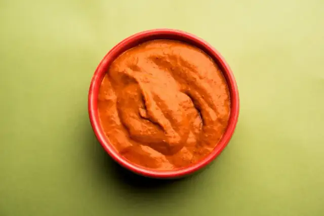 Czym zastąpić czerwoną pastę curry? Sprawdzone zamienniki i porady