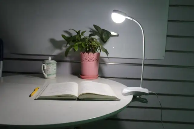 Co to jest literatura faktu? Definicja, cechy i przykłady, które musisz znać