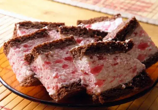 Przepisy Dukana na ciasta, które zachwycą Twoje podniebienie i nie przekroczą diety