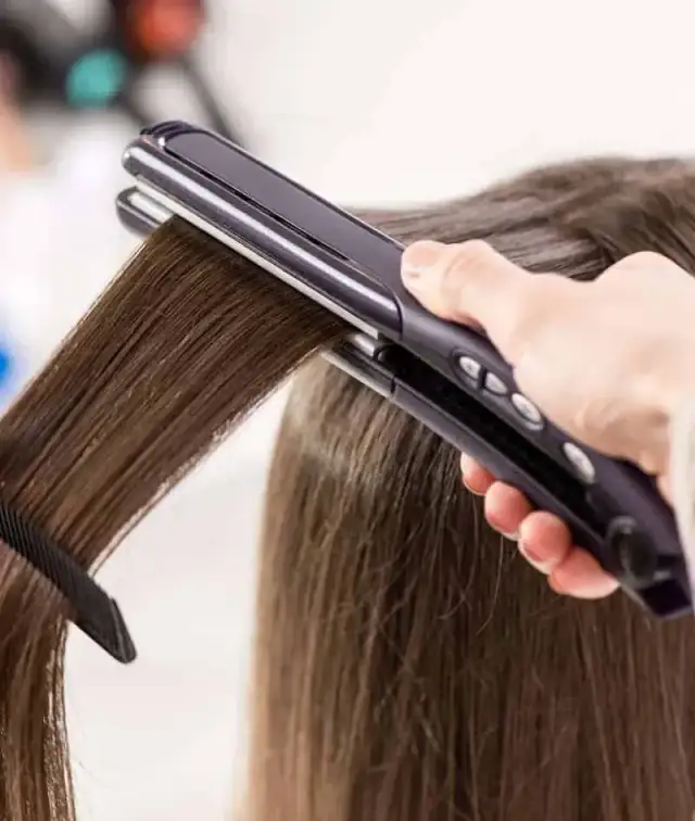 Jak używać prostownicy do kręcenia włosów – uniknij najczęstszych błędów