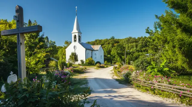 Kościół Pogorzelica: Co warto zobaczyć w miejscowości Pogorzelica?