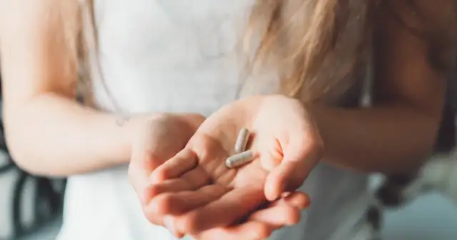 Kiedy zażywać witaminę B12 rano czy wieczorem, aby uniknąć problemów ze snem?