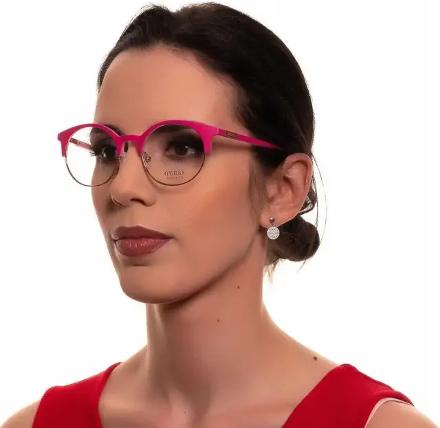 Różowe oprawki damskie dla kogo? Odkryj stylowe możliwości noszenia