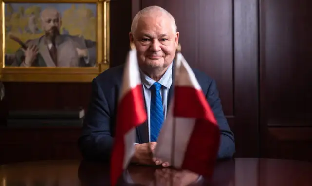 Ile zarabia prezes NBP? Zaskakujące szczegóły o pensji Adama Glapińskiego