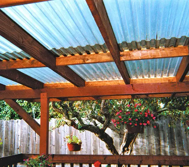 Jaka grubość poliwęglanu litego na zadaszenie tarasu, by uniknąć problemów?