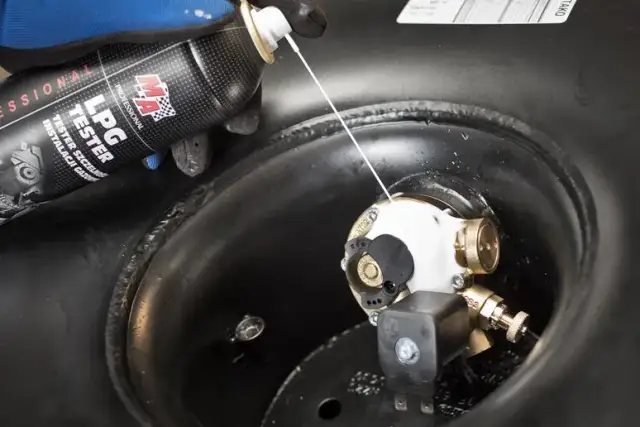 Nieszczelna instalacja LPG objawy: Jak je rozpoznać i co zrobić?