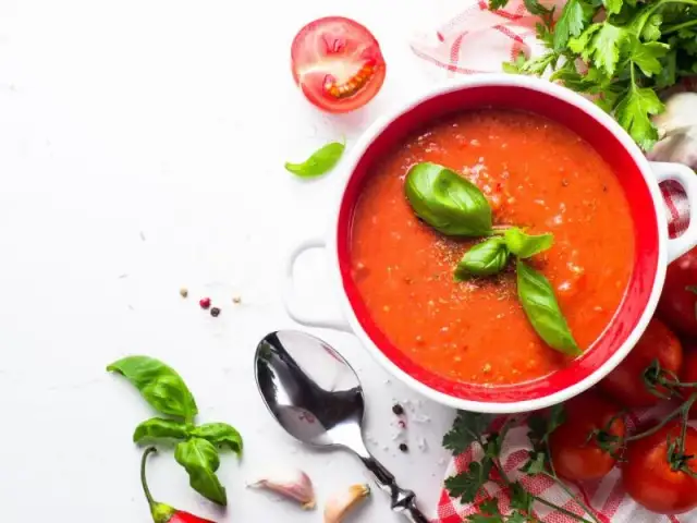 Idealne przyprawy do zupy pomidorowej. Sposób na wyjątkowy smak i aromat