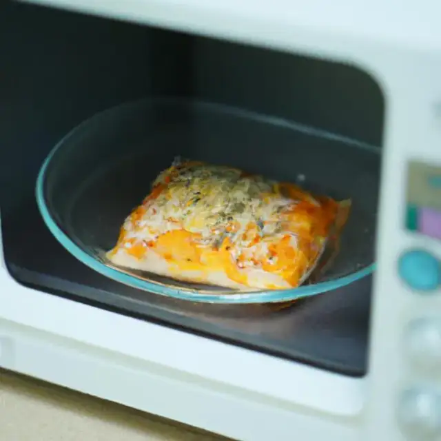 Jak podgrzać mięso w mikrofali bez wysuszenia? Sprawdzone sposoby na soczysty posiłek