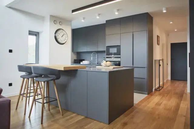 Jak urządzić kuchnię w kwadracie: 10 sprytnych rozwiązań