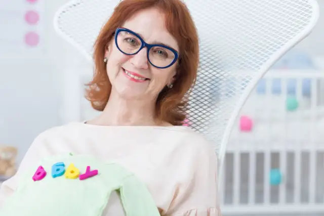 Ciąża po 50 roku życia: Czy to naprawdę niemożliwe?