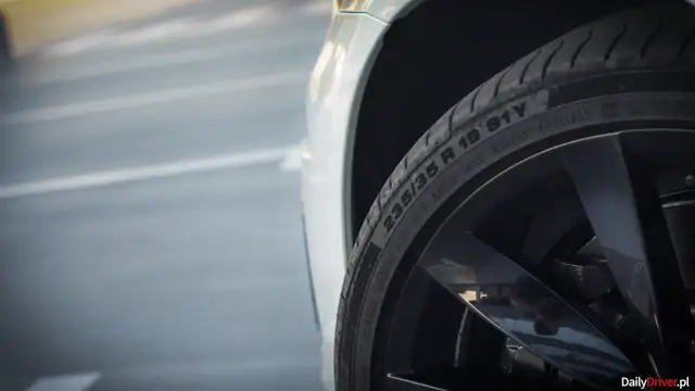 Ile można jeździć na oponach? Uniknij niebezpieczeństw i kosztów