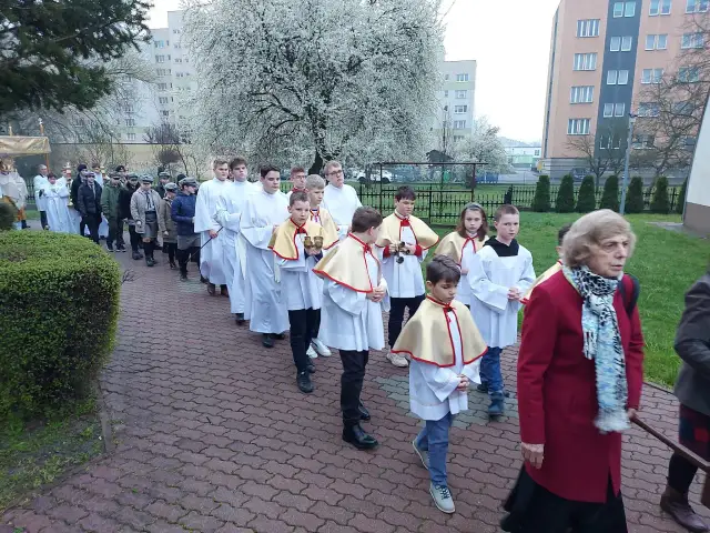 Ile trwa msza rezurekcyjna? Sprawdź, jak zaplanować czas na uroczystość
