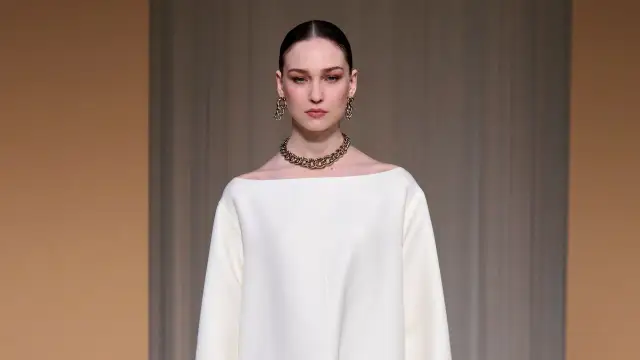 Los zapatos perfectos para combinar con vestido blanco y lucir espectacular