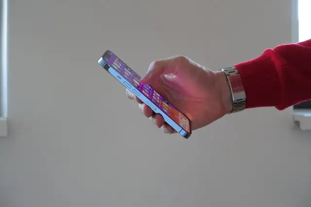 Wymiana baterii iPhone 13 w Applefix