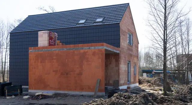 Ile kosztuje remont domu w stanie surowym? Sprawdź ceny 2023