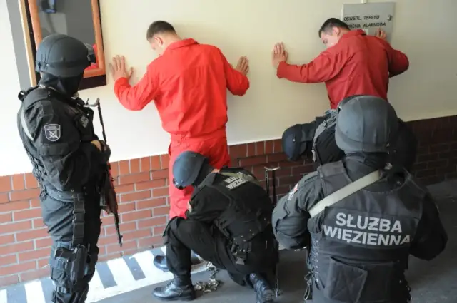 Ile trwa rekrutacja do służby więziennej? Poznaj szczegóły procesu