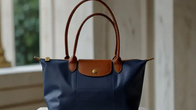 Dlaczego torebka Le Pliage Longchamp niezmiennie podbija serca?
