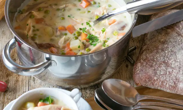 Jak skutecznie zagęścić zupę mąką bez grudek – proste kroki i sprawdzone porady