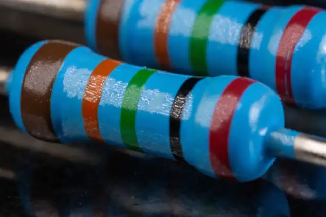 Jak odczytywać oznaczenia rezystorów? Praktyczny poradnik