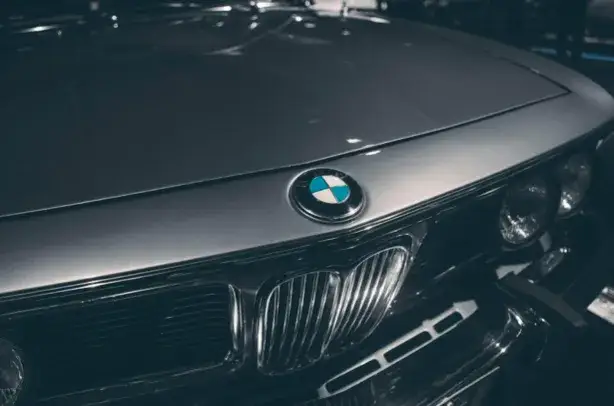 Zaawansowane systemy wspomagania kierowcy w nowoczesnych BMW