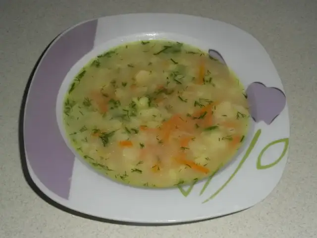 Zupa kalafiorowa jak u babci – przepis na smak dzieciństwa