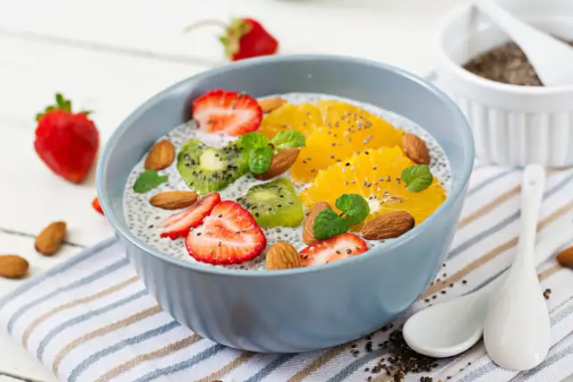 Najlepsze śniadania na redukcję - podpowiadamy co jeść rano!