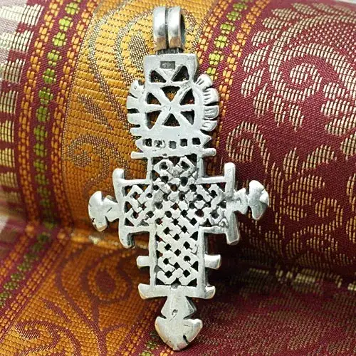 Krzyż etiopski: Znaczenie i historia tego unikalnego symbolu krzyża