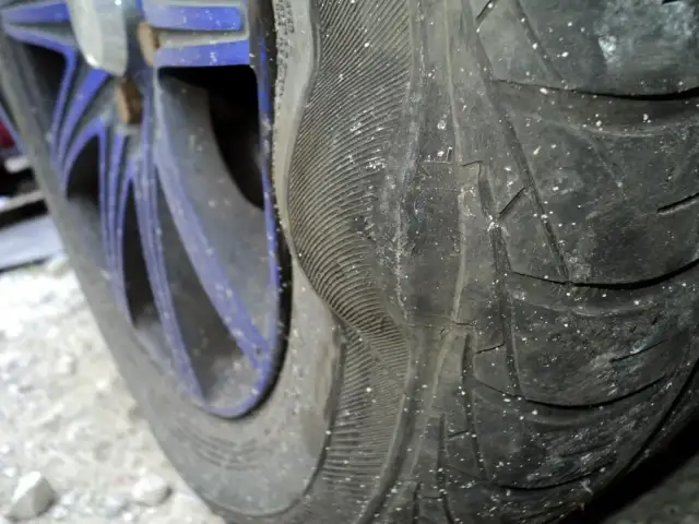 Wybrzuszenie na oponie - Niebezpieczne skutki jazdy i zagrożenia