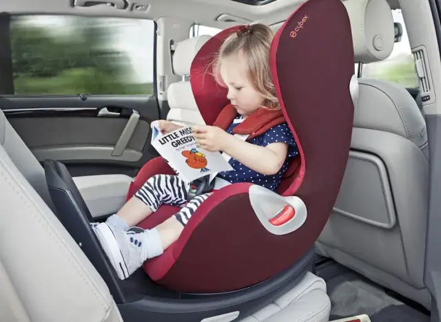 Jak zamontować fotelik w samochodzie 9-36 kg krok po kroku - poradnik rodzica