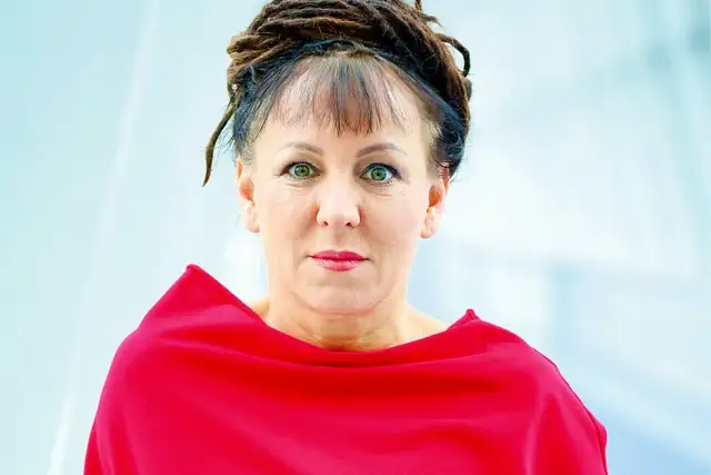Olga Tokarczuk ile ma lat? Zaskakująca prawda o jej wieku i twórczości.
