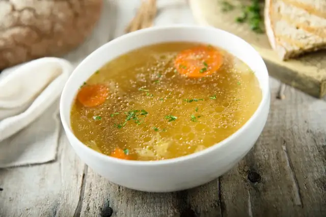 Jakie zupy przy biegunce mogą przyspieszyć regenerację organizmu?