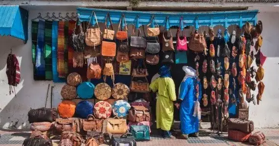 Jakie pamiątki z Tunezji warto kupić? Odkryj unikalne skarby