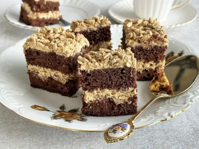 Prosty przepis na ciasto słonecznikowiec – zrób je krok po kroku w domu