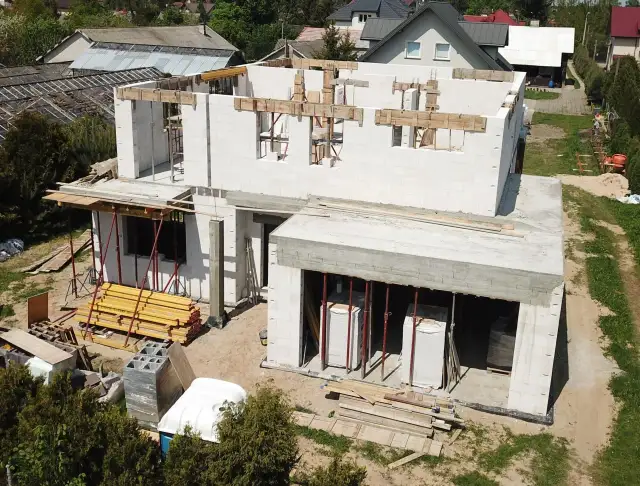 Ile kosztuje wybudowanie 1m2 domu? Zaskakujące różnice w cenach!