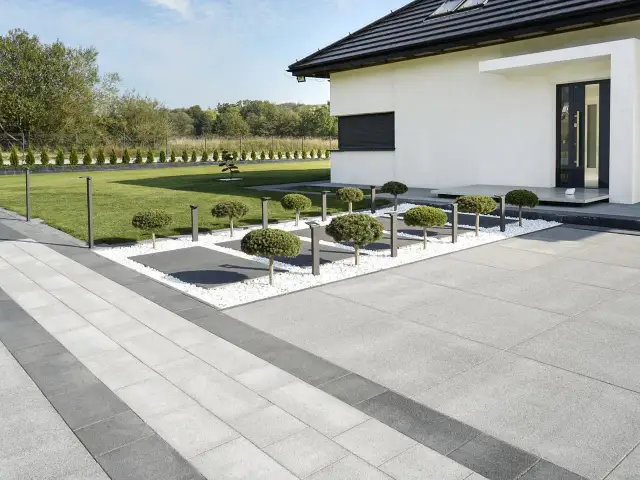 Idealna kostka brukowa na taras: jak wybrać trwały i piękny materiał