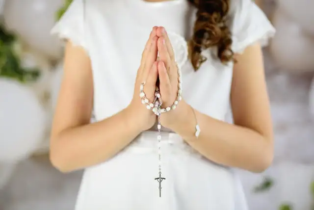 Jakie imiona na bierzmowanie damskie? Poznaj znaczenia i patronki.