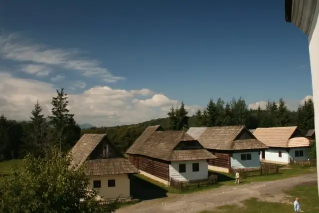 Skansen w Słowacji: Odkryj fascynującą kulturę Orawy i jej tradycje