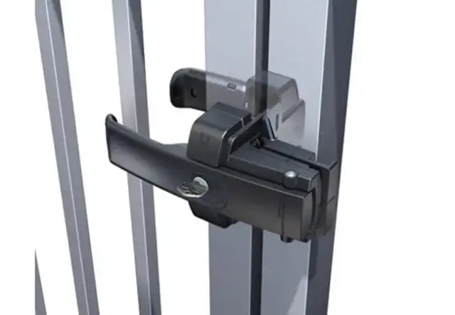 Jakie zamknięcie do bramy dwuskrzydłowej wybrać, by uniknąć problemów?